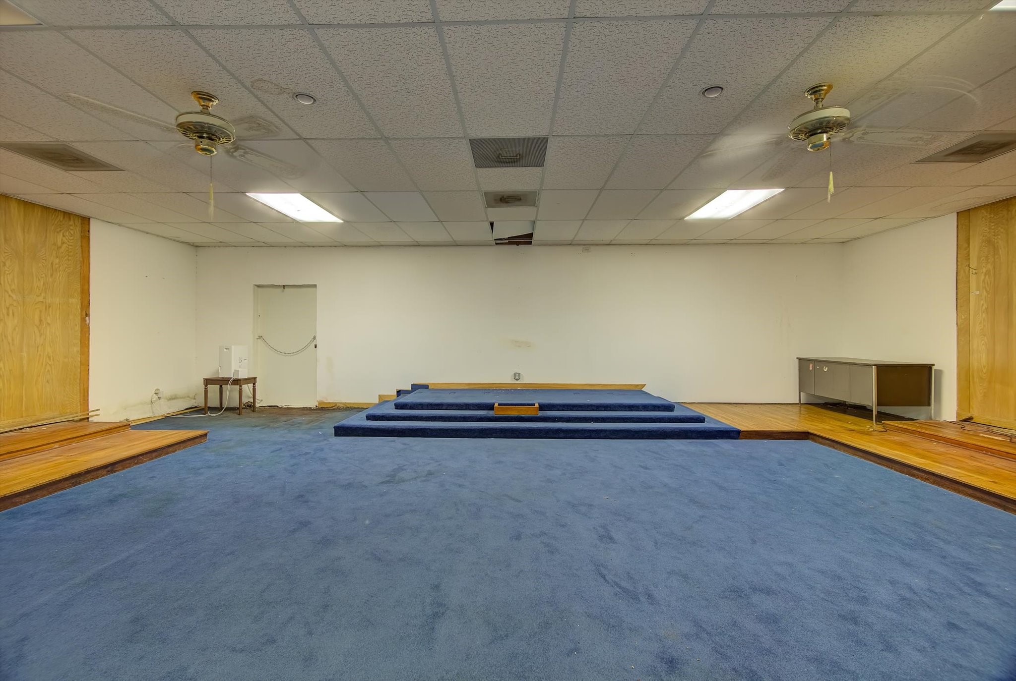 358 Demolay Street La Marque, TX 77568 - Photo 20 of 39 an empty room with ceiling fan and windows