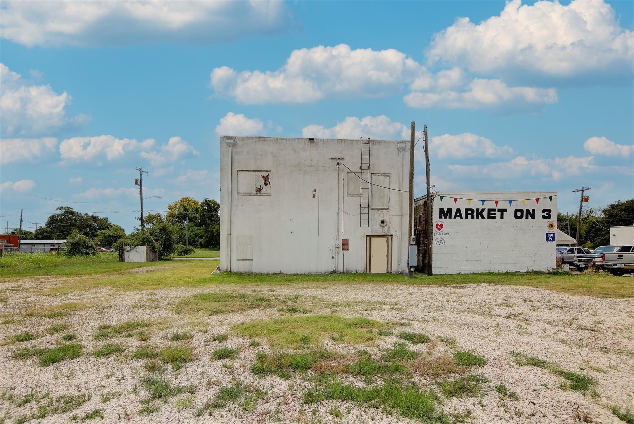 358 Demolay Street La Marque, TX 77568 - Photo 22 of 39 a view of a big room with yard and garage