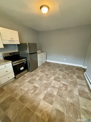 $2,400 | 411 Main Street, Unit 1, Cromwell, CT 06416