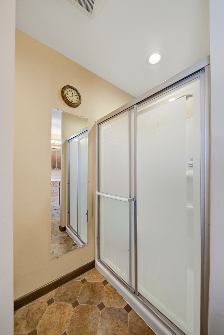 18521 Anderson Road Prophetstown, IL 61277 - Photo 21 of 39 a view of a livingroom with wooden floor
