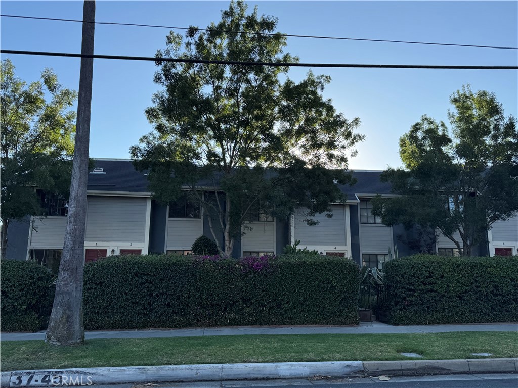 45 Harkness Avenue, Unit 2 Pasadena, CA 91106 - Photo 2 of 26 a view of a house with a street