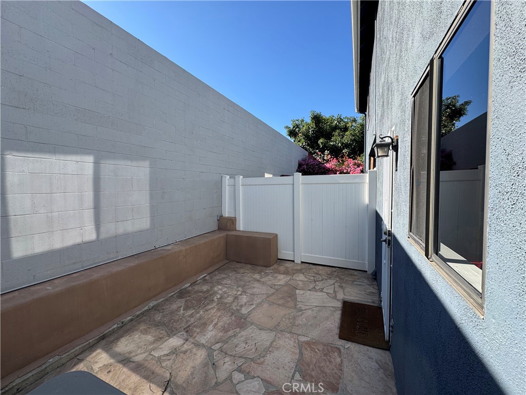 45 Harkness Avenue, Unit 2 Pasadena, CA 91106 - Photo 24 of 26 a view of a kitchen