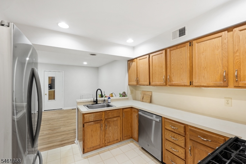 16 Stone Edge Road Bedminster, NJ 07921 - Photo 10 of 22 Gallery Image 10