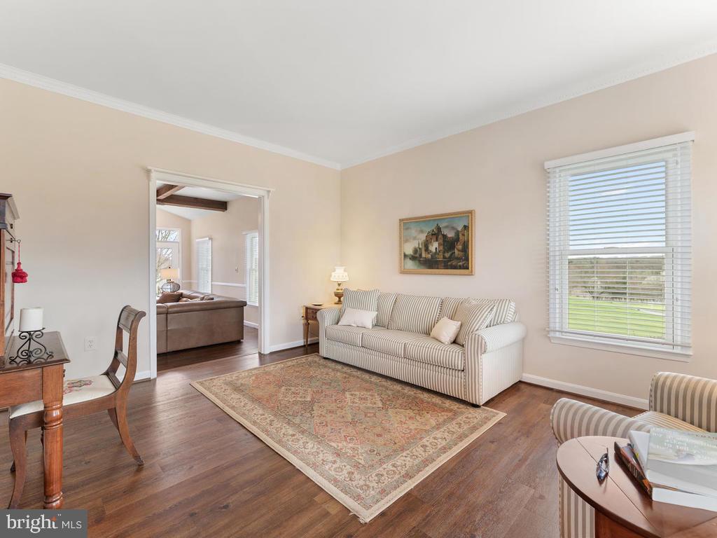 9113 Huntmaster Road Laytonsville, MD 20882 - Photo 16 of 66 Living Room