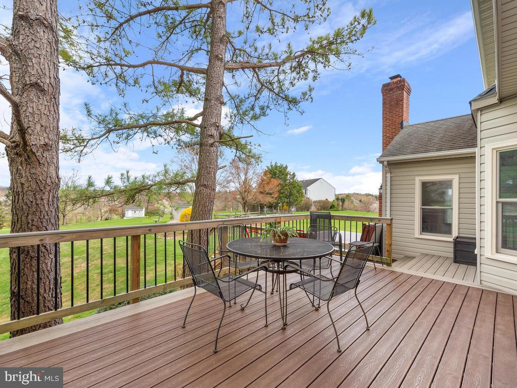 9113 Huntmaster Road Laytonsville, MD 20882 - Photo 30 of 66 Composite decking