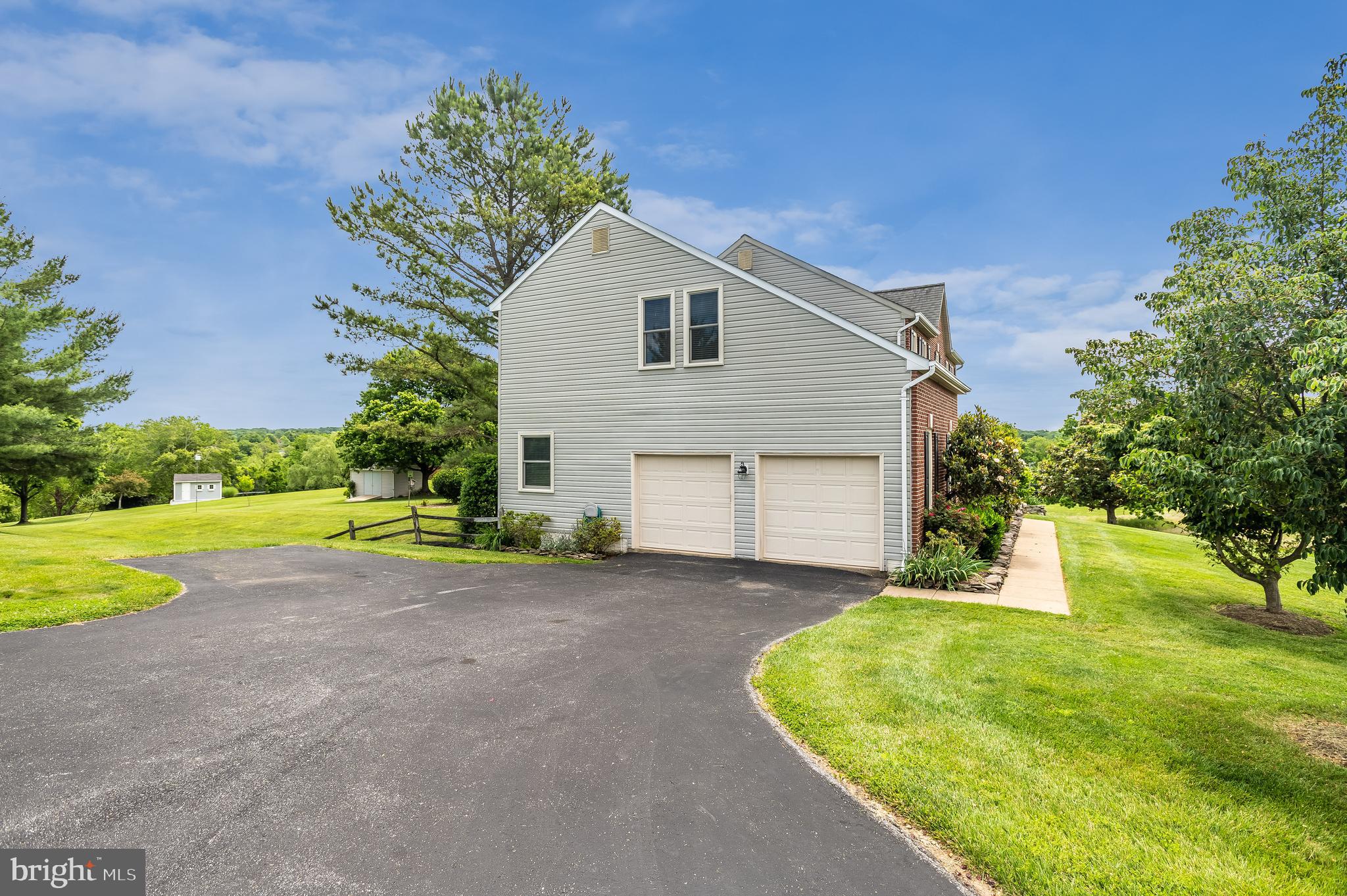 9113 Huntmaster Road Laytonsville, MD 20882 - Photo 4 of 66 Two car side load garage with openers