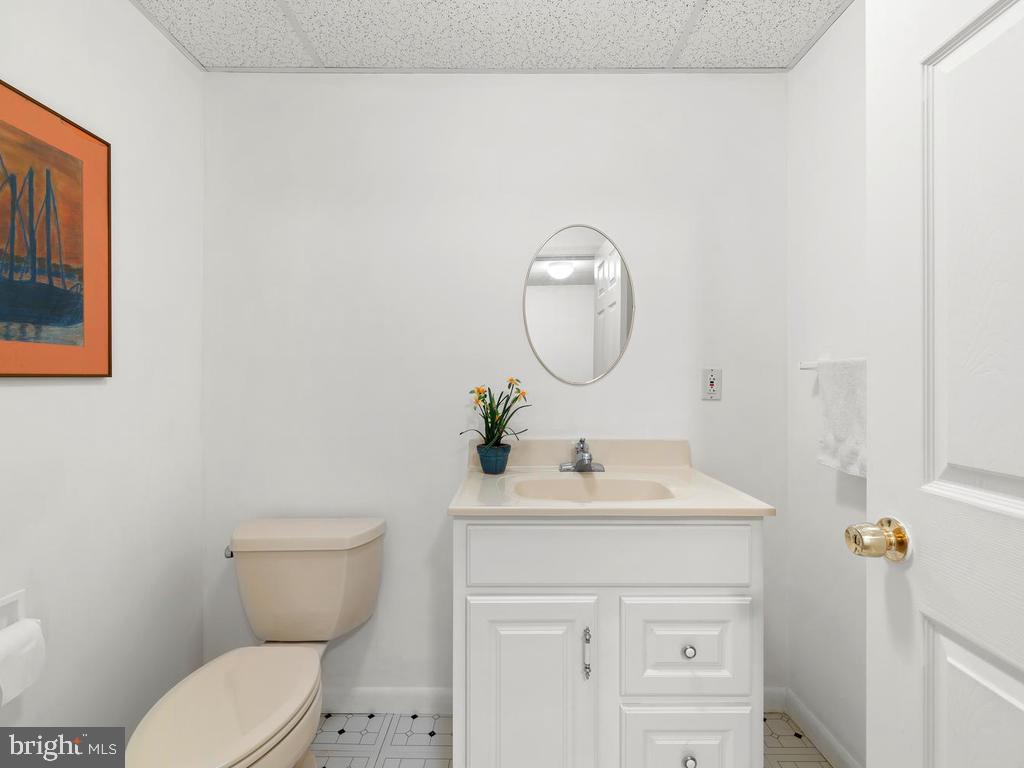 9113 Huntmaster Road Laytonsville, MD 20882 - Photo 49 of 66 Powder room