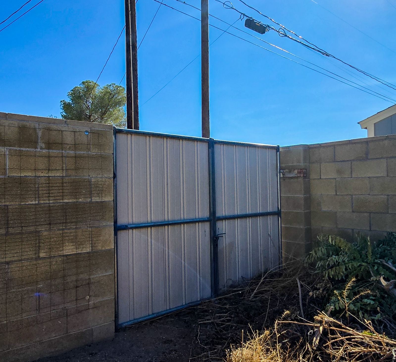813 West Alene Avenue Ridgecrest, CA 93555 - Photo 26 of 26 a view of outdoor space and yard