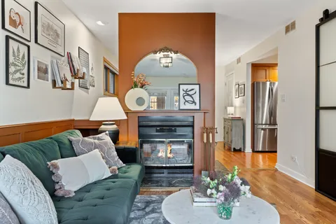 $649,900 | 1050 West Webster Avenue, Unit 1E, Chicago, IL 60614
