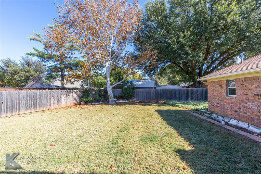 220 Hedges Road Abilene, TX 79605 - Photo 36 of 40 a backyard of a house
