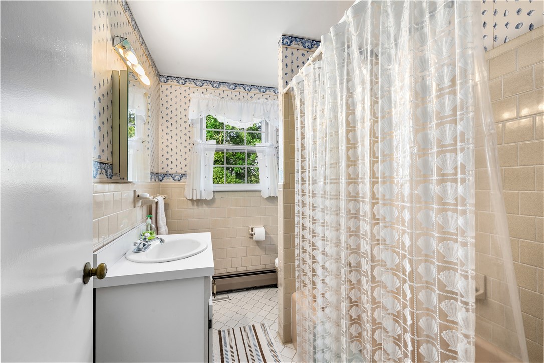 25 Carey Lane Little Compton, RI 02837 - Photo 14 of 49 First level full bath