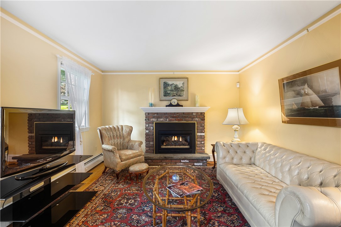 25 Carey Lane Little Compton, RI 02837 - Photo 19 of 49 Living Room from front entry