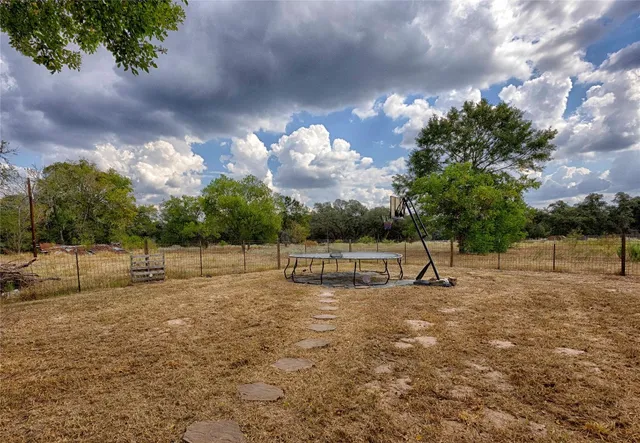 $324,999 | 371 County Road 146, Hallettsville, TX 77964