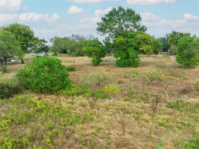 $324,999 | 371 County Road 146, Hallettsville, TX 77964