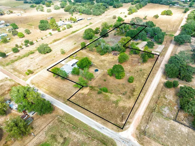 $324,999 | 371 County Road 146, Hallettsville, TX 77964