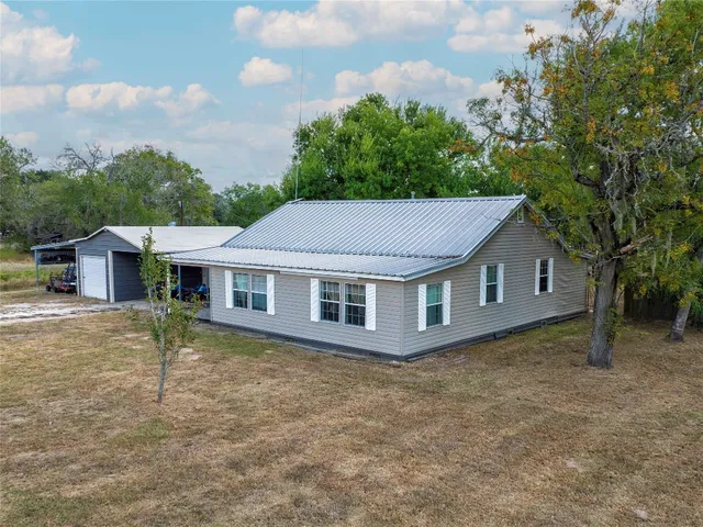 $324,999 | 371 County Road 146, Hallettsville, TX 77964