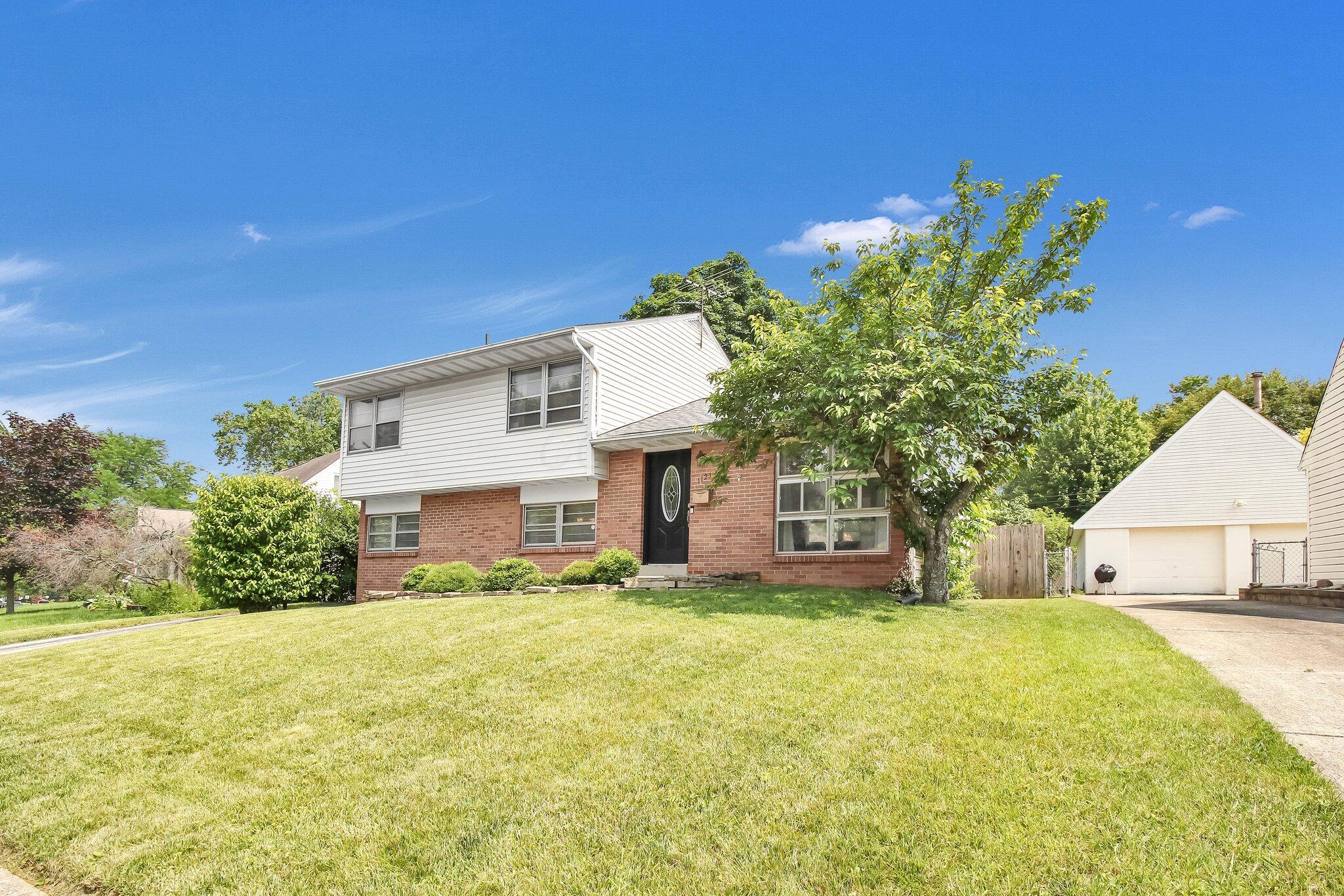 1121 Afton Road Columbus, OH 43221 - Photo 4 of 38 4-web-or-mls-1121-afton-rd
