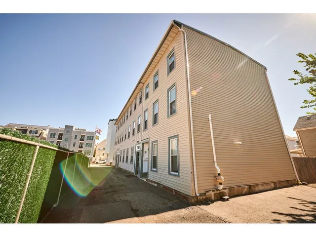 $3,000 | 12 Humboldt Place, Unit 3, Boston, MA 02127