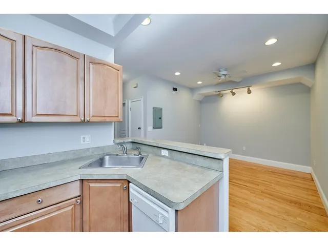 $3,000 | 12 Humboldt Place, Unit 3, Boston, MA 02127