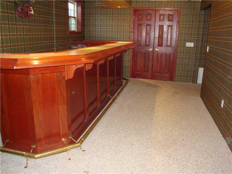 217 Pflugh Road Butler, PA 16001 - Photo 23 of 25 Other. Wetbar