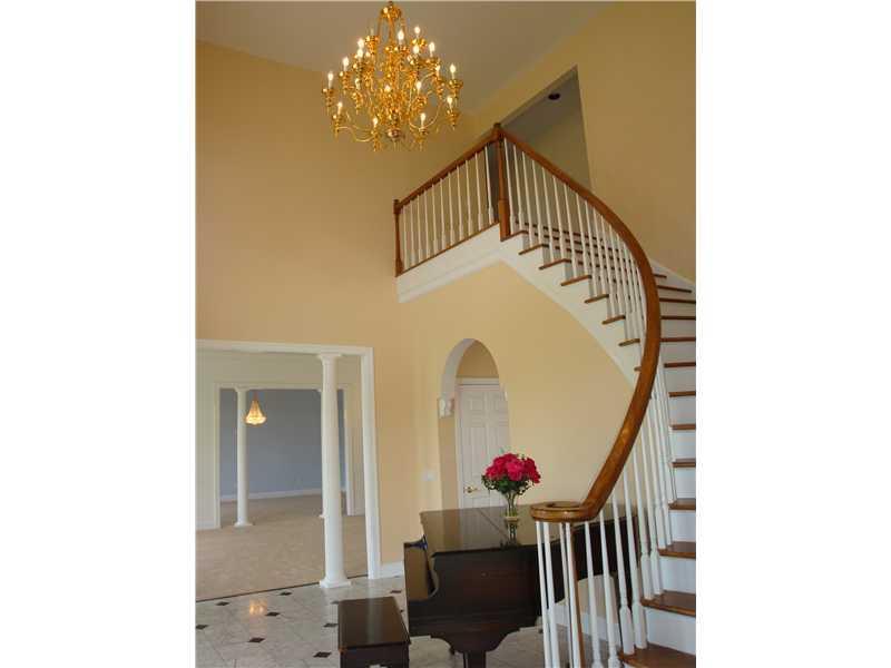 217 Pflugh Road Butler, PA 16001 - Photo 7 of 25 Entry/Foyer.