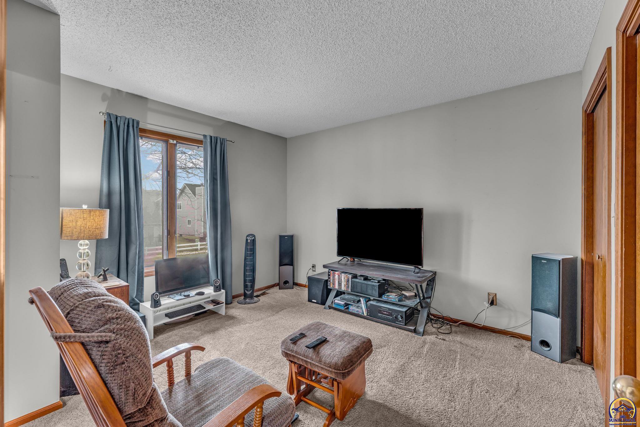 5657 Southwest Hawick Lane Topeka, KS 66614 - Photo 25 of 34