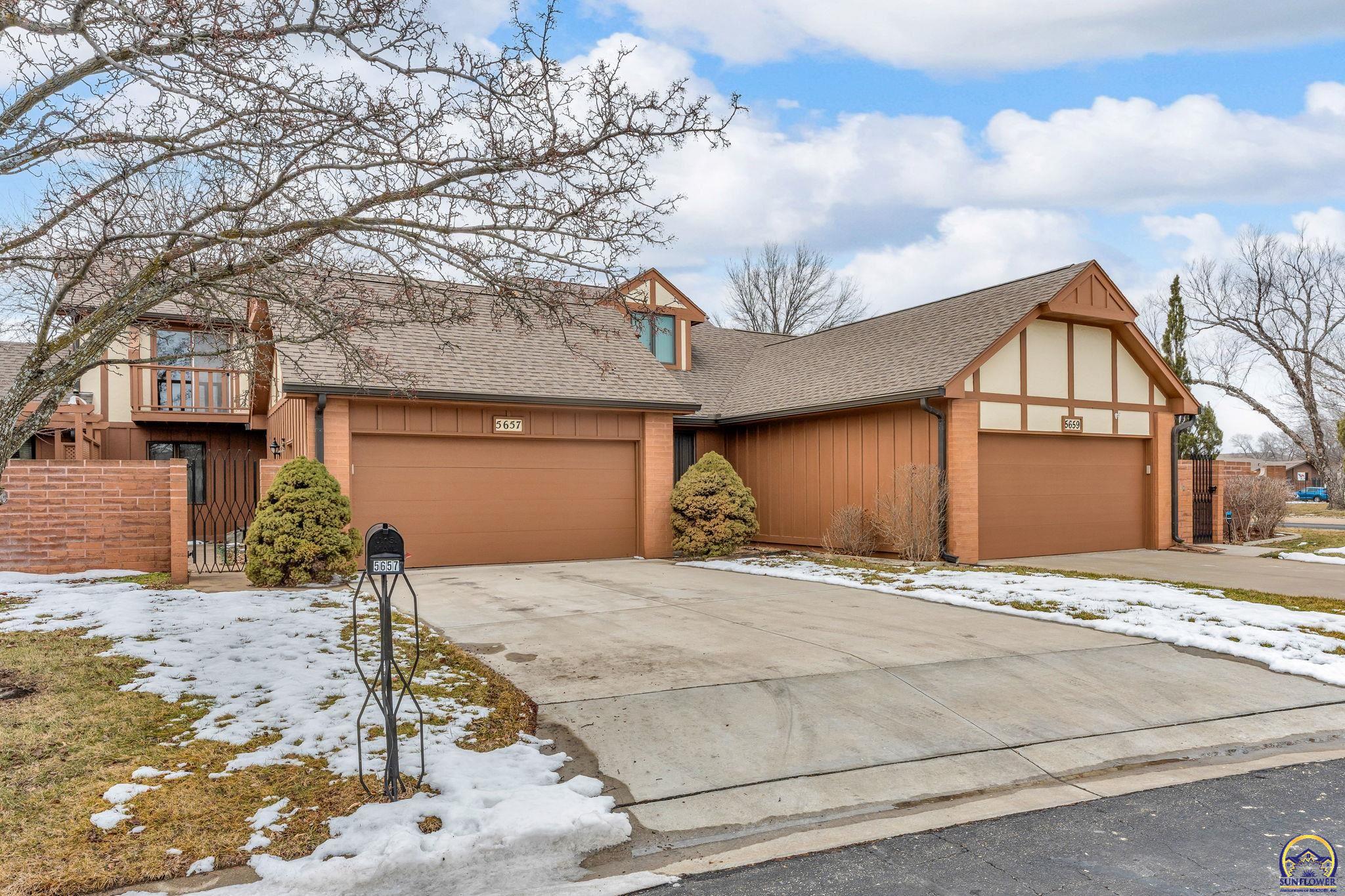 5657 Southwest Hawick Lane Topeka, KS 66614 - Photo 4 of 34