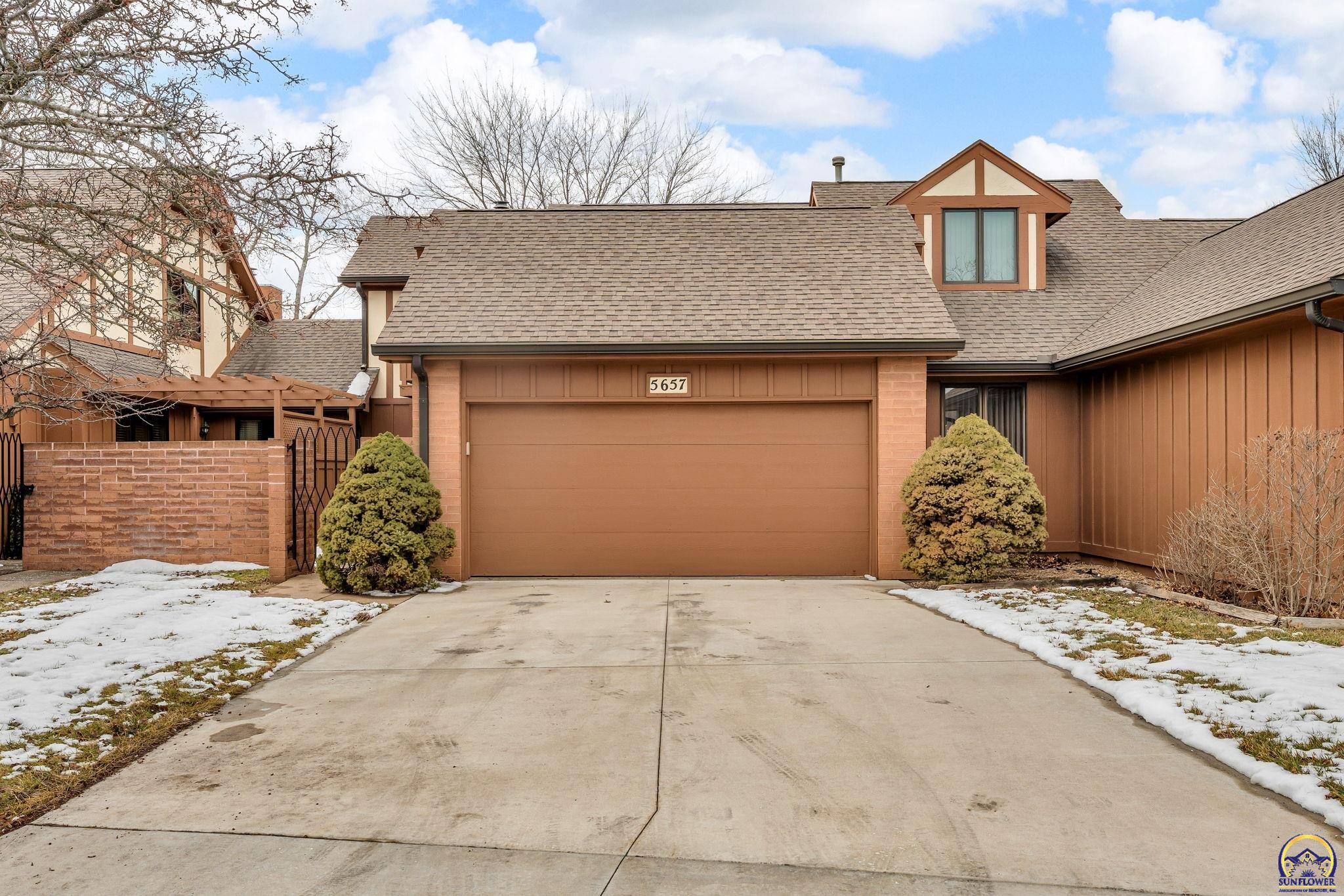 5657 Southwest Hawick Lane Topeka, KS 66614 - Photo 5 of 34