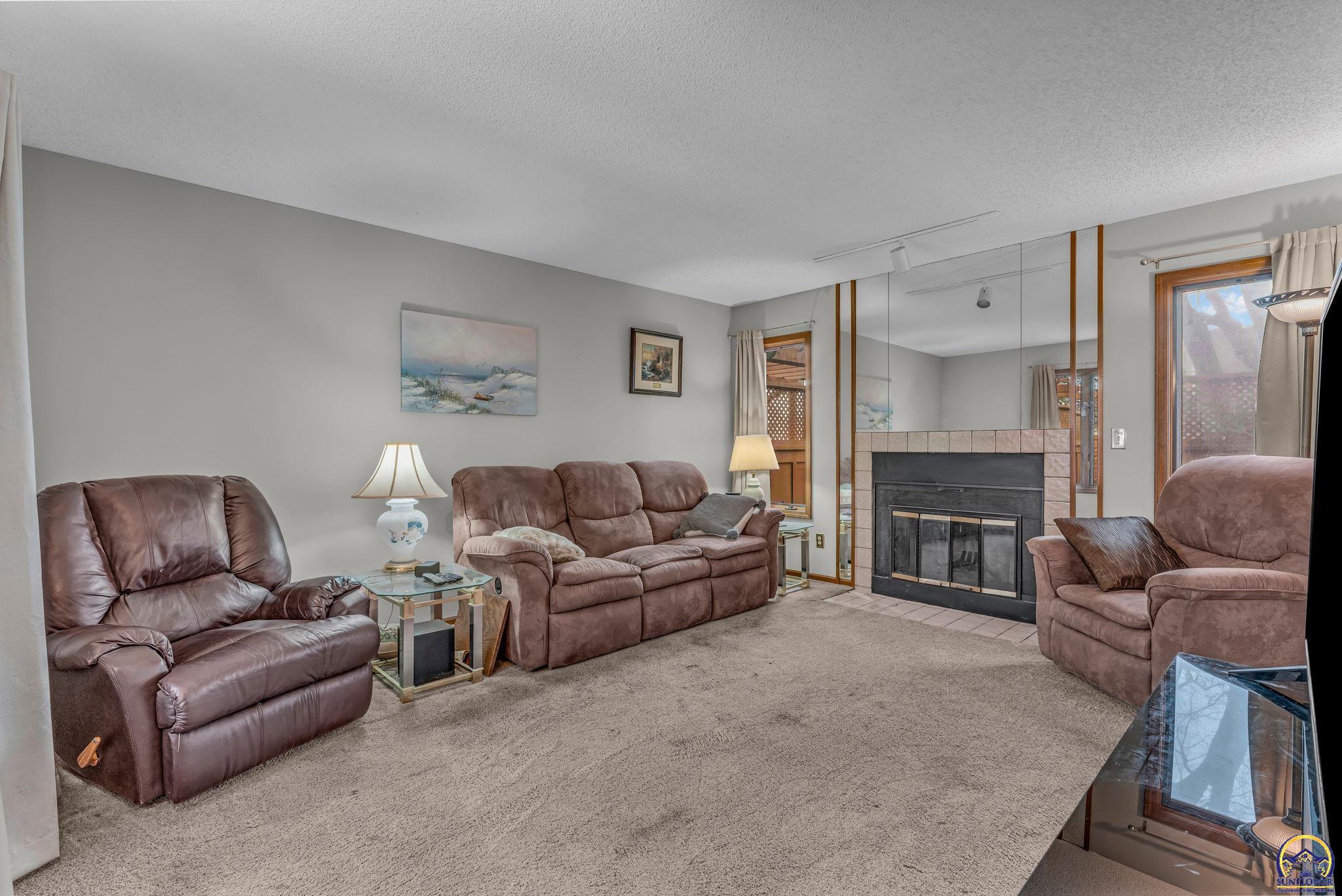 5657 Southwest Hawick Lane Topeka, KS 66614 - Photo 10 of 34