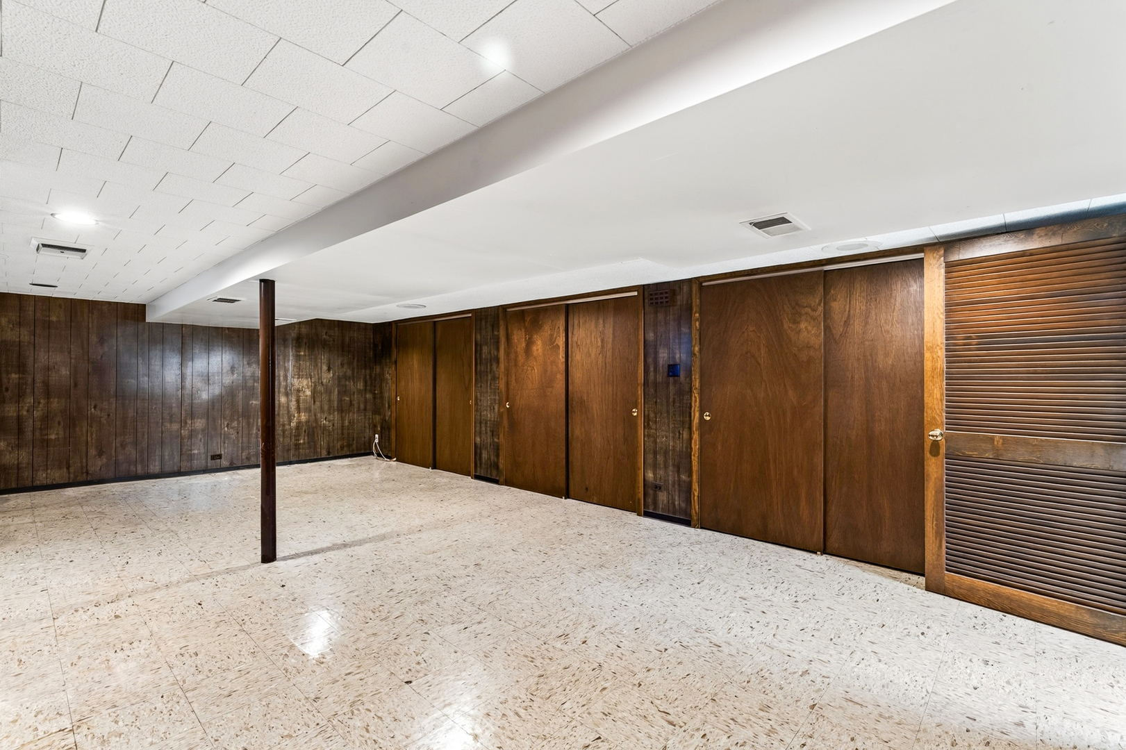 1050 Cedar Street Park Ridge, IL 60068 - Photo 27 of 56 Gallery Image 27
