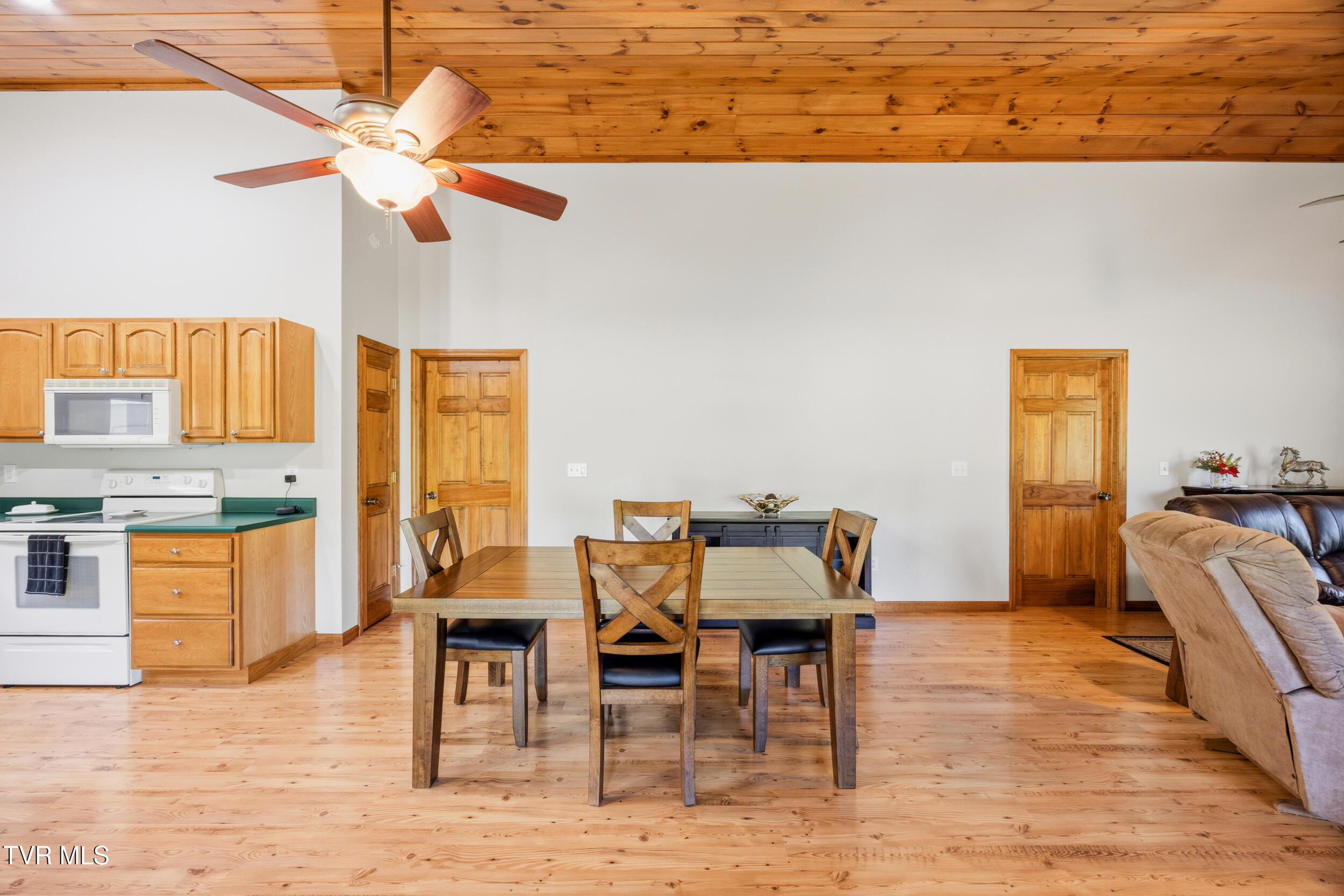 3427 Bill Douglas Road Newport, TN 37821 - Photo 23 of 50 12_dining area