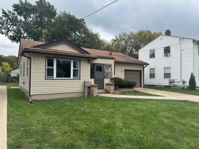 $179,900 | 215 North Ohio Street, Aurora, IL 60505