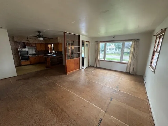 $179,900 | 215 North Ohio Street, Aurora, IL 60505