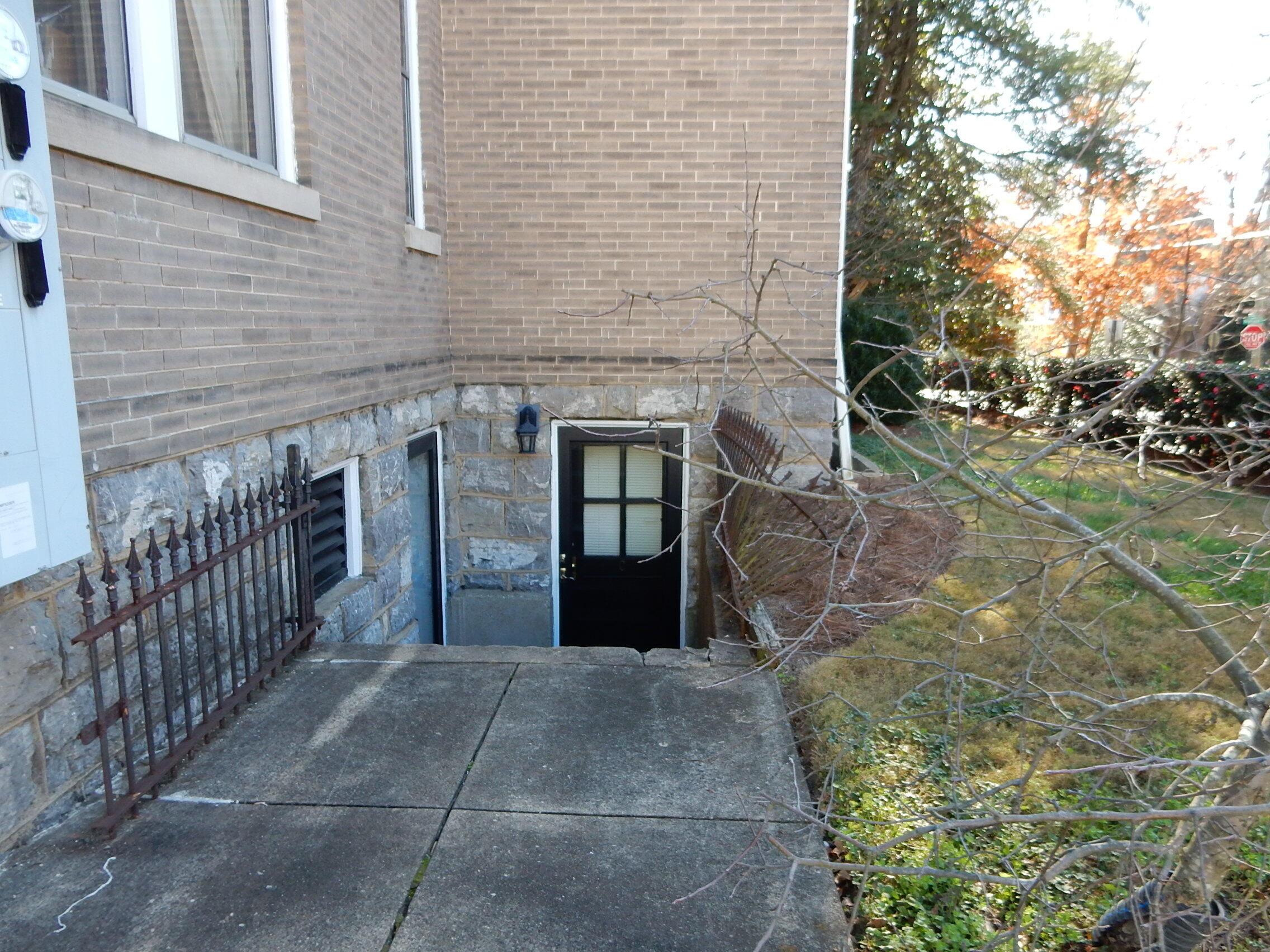 441 Highland Avenue Southwest, Unit C Roanoke, VA 24016 - Photo 4 of 14 a front view of a house with a yard