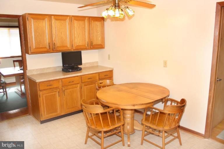9055 Dumhart Road Laurel, MD 20723 - Photo 11 of 23 Breakfast Area