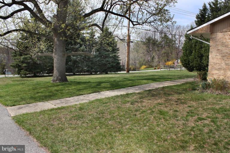 9055 Dumhart Road Laurel, MD 20723 - Photo 5 of 23 Front Yard