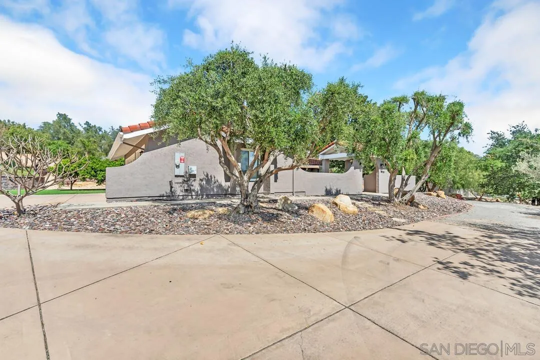 14930 Eastvale Road Poway, CA 92064 - Photo 8 of 60