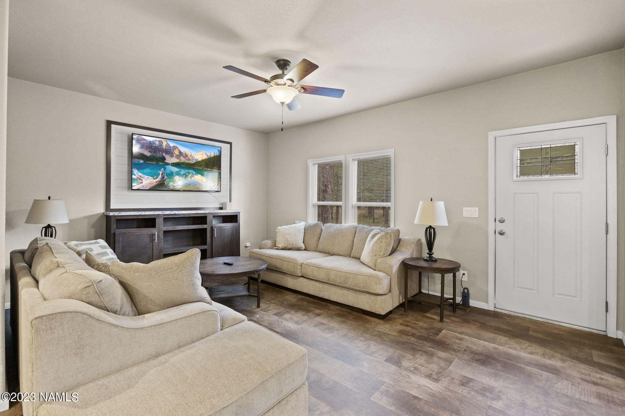 12642 South Park Road Parks, AZ 86018 - Photo 8 of 32 Living Room