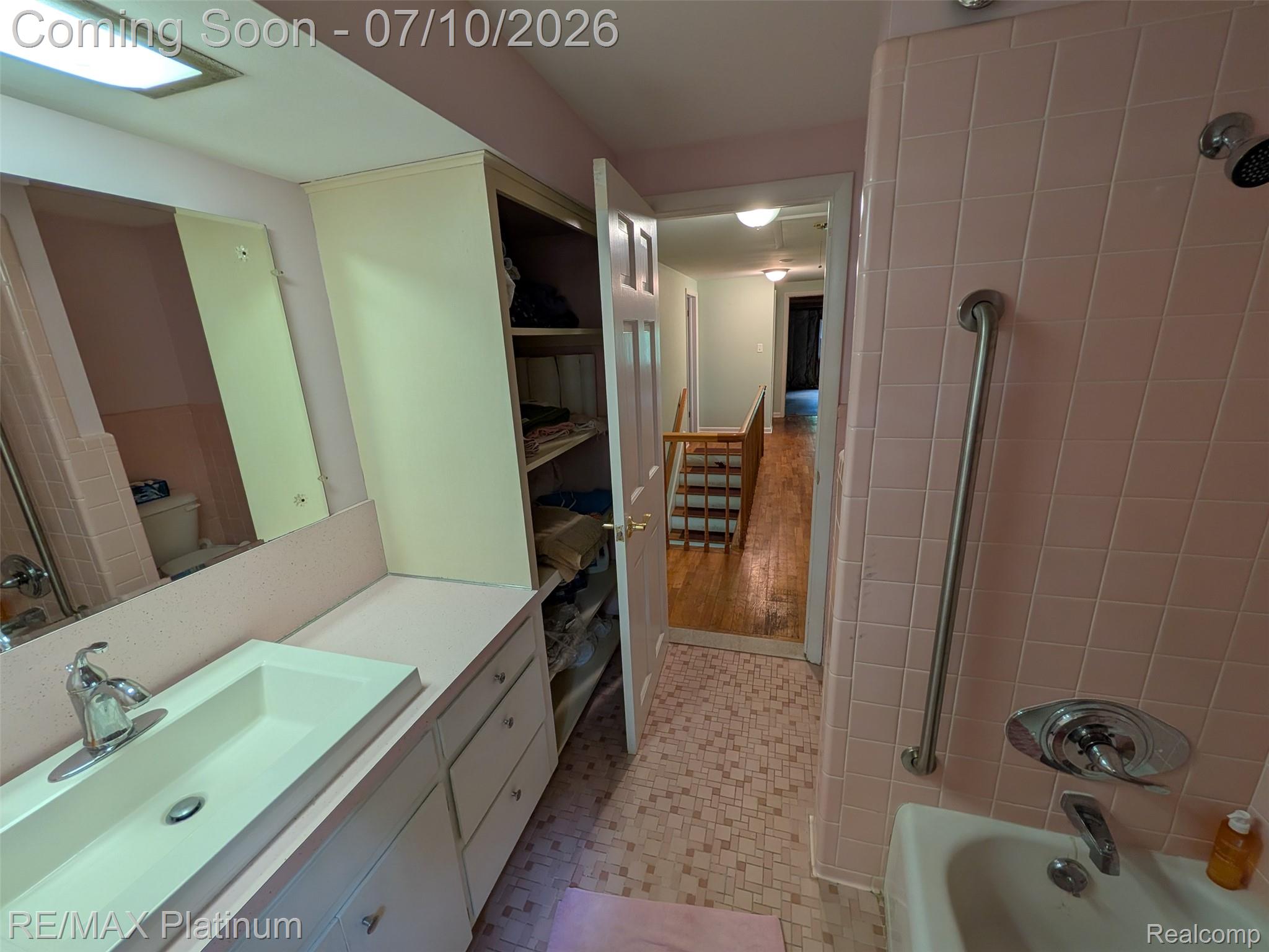 1430 Dauner Road Fenton, MI 48430 - Photo 21 of 41 Full Bathroom 2 tub with shower