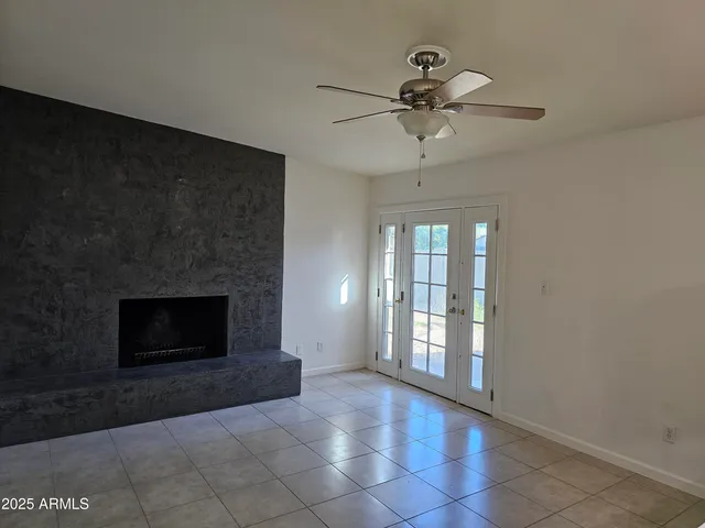 a very nice looking room with a chair