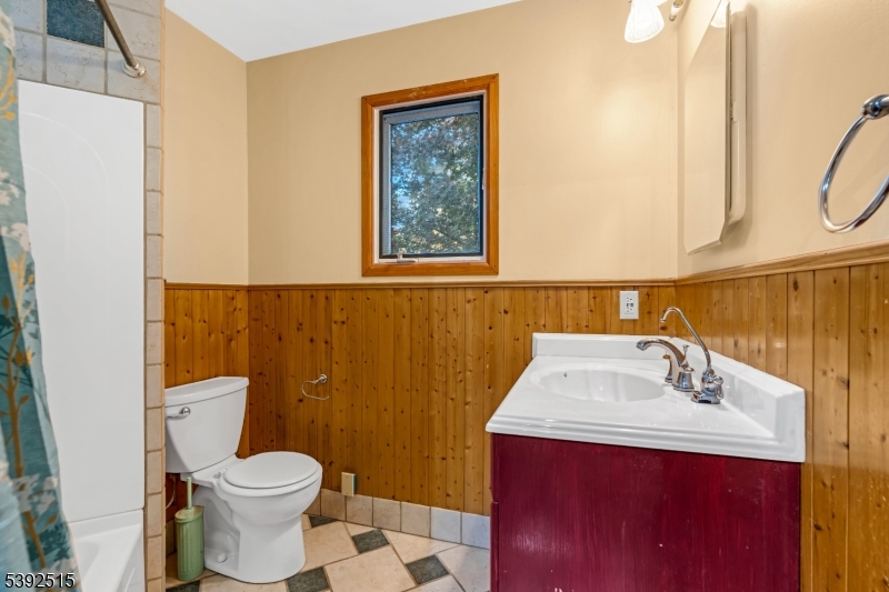 2 Oneida Avenue Hopatcong, NJ 07843 - Photo 21 of 48