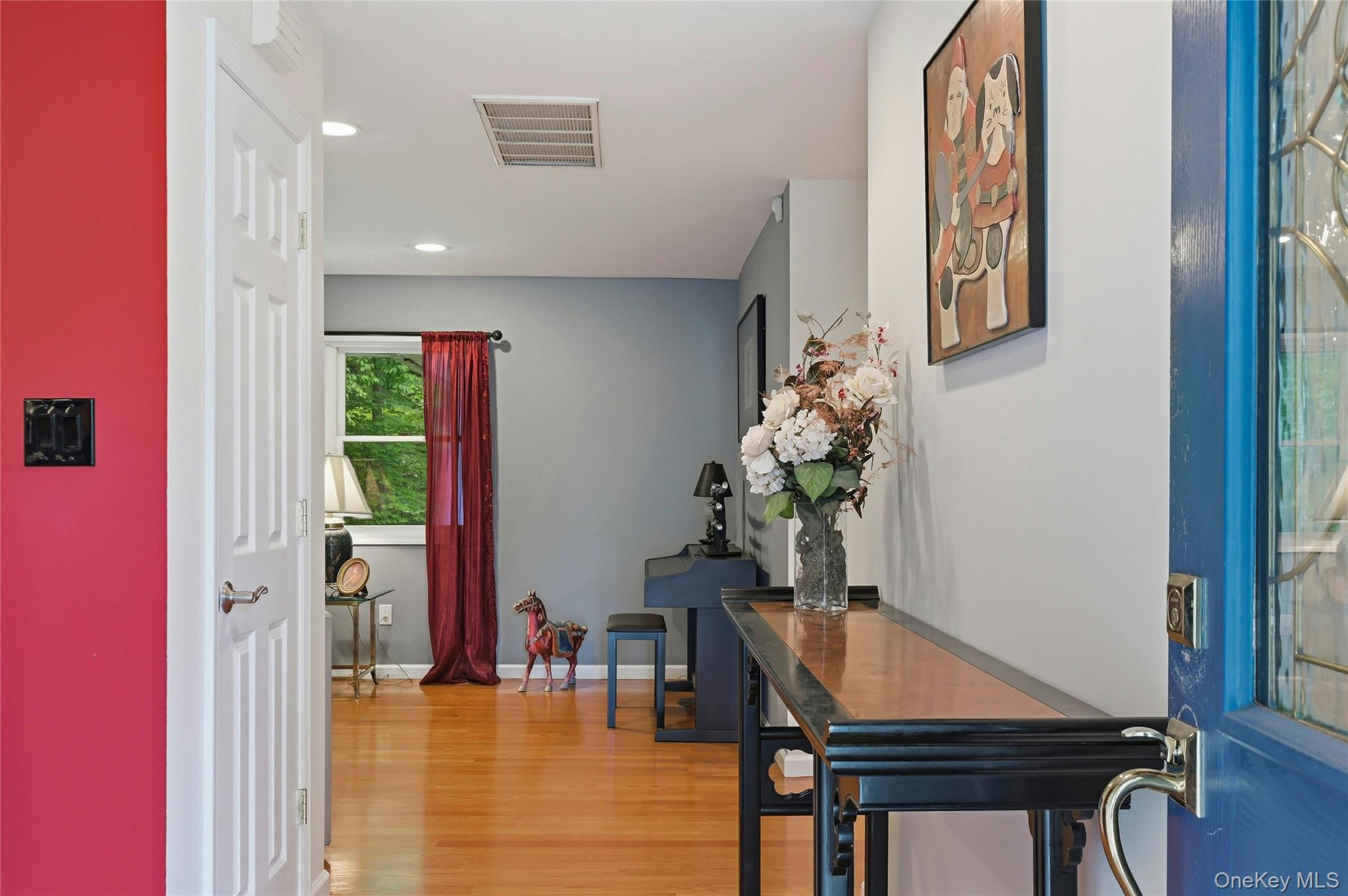 25 Edcris Lane Huntington, NY 11743 - Photo 7 of 40 Foyer to LR
