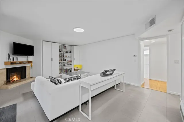 $515,000 | 14960 Victory Boulevard, Unit 102, Van Nuys, CA 91411