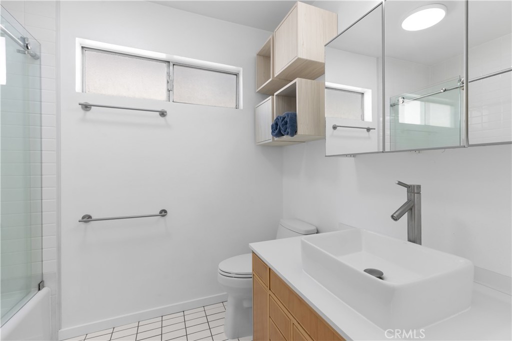 14960 Victory Boulevard, Unit 102 Van Nuys, CA 91411 - Photo 11 of 26 Bathroom