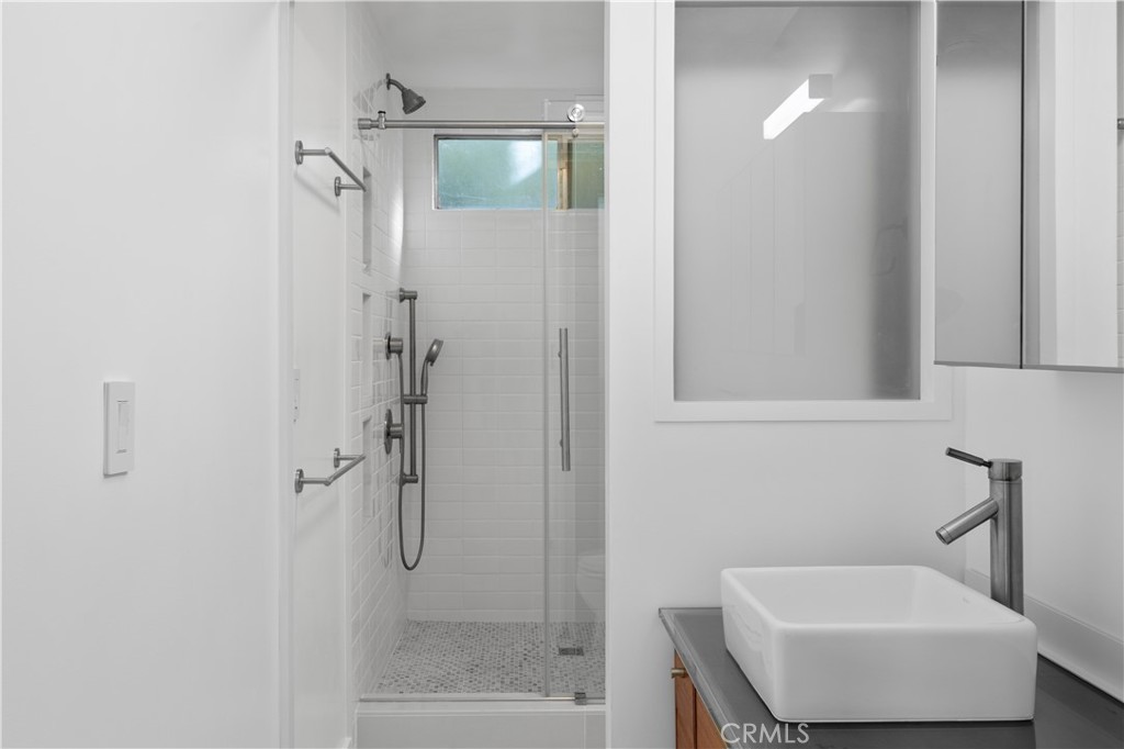 14960 Victory Boulevard, Unit 102 Van Nuys, CA 91411 - Photo 15 of 26 Primary bathroom