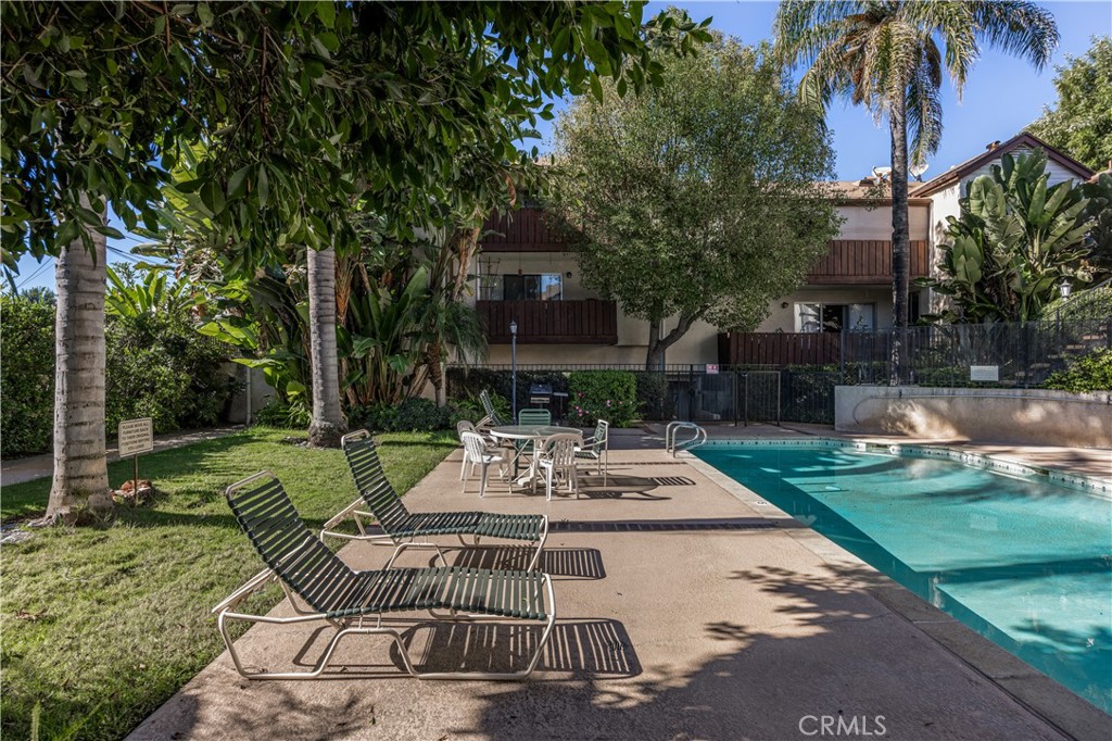14960 Victory Boulevard, Unit 102 Van Nuys, CA 91411 - Photo 20 of 26 Pool