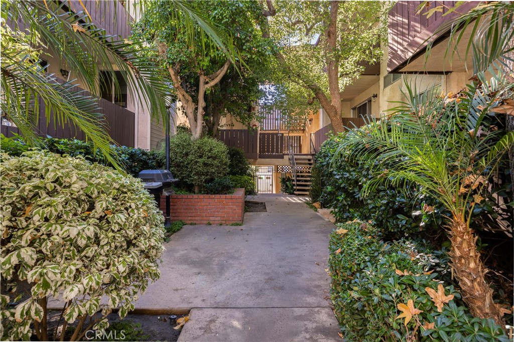 14960 Victory Boulevard, Unit 102 Van Nuys, CA 91411 - Photo 2 of 26 Entry