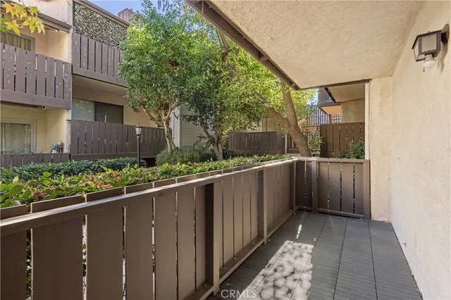 $515,000 | 14960 Victory Boulevard, Unit 102, Van Nuys, CA 91411