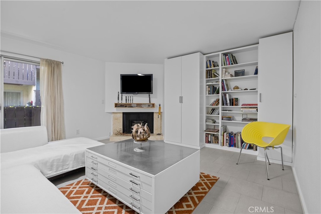 14960 Victory Boulevard, Unit 102 Van Nuys, CA 91411 - Photo 5 of 26 Living room