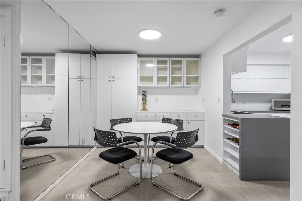 14960 Victory Boulevard, Unit 102 Van Nuys, CA 91411 - Photo 8 of 26 Dining room